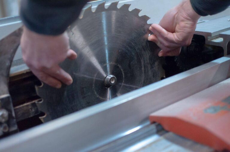 Troubleshooting Guide: Why Does My Circular Saw Keep Stopping?